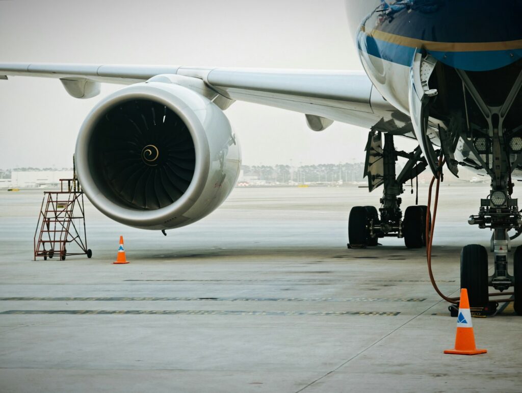 Engine and landing gear of a commercial aircraft